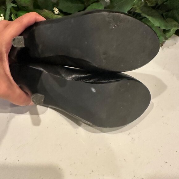 Michael Kors Peep Toe Black Leather Heels Gold Accent 9M Womens Shoes - Picture 8 of 10